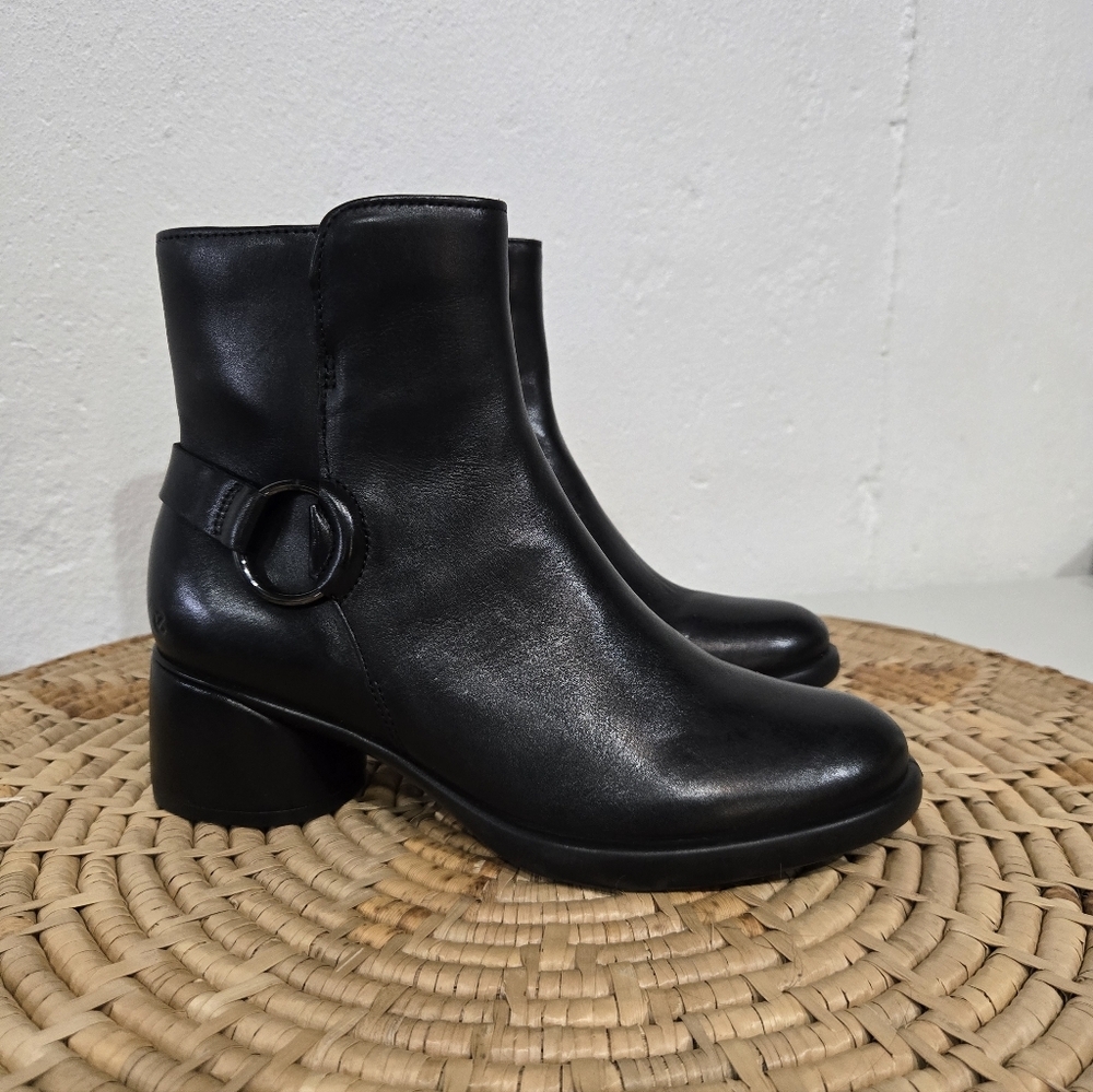 Ecco Black Leather Ankle Boots
